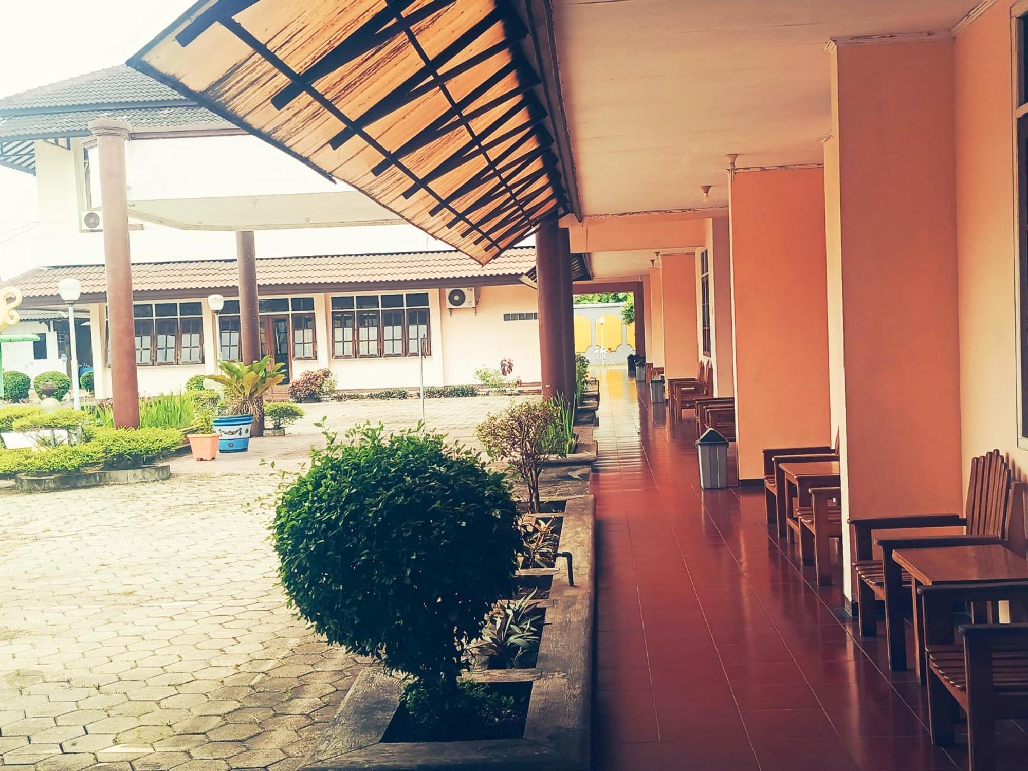 Hotel Wijaya Purwokerto Exterior foto